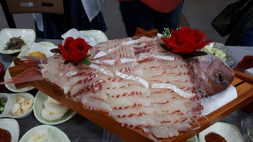 🐳자연산🐡참돔회 그리고 미역넣은💯서더리탕🐳 | 꿀팁 | 캐시피드
